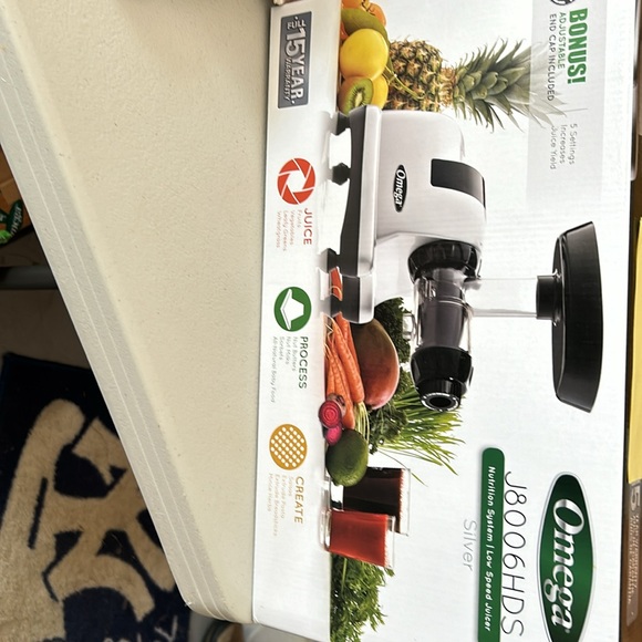 Omega  J800 6HDS Juicer. - Picture 2 of 3